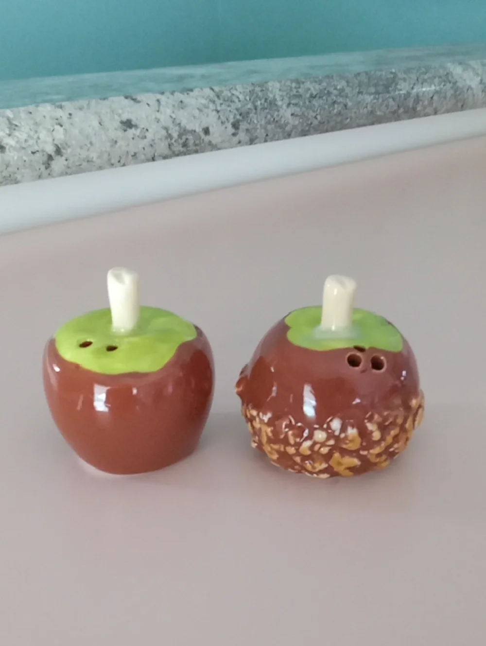 Cracker Barrel Carmel Apples Salt & Pepper Shakers